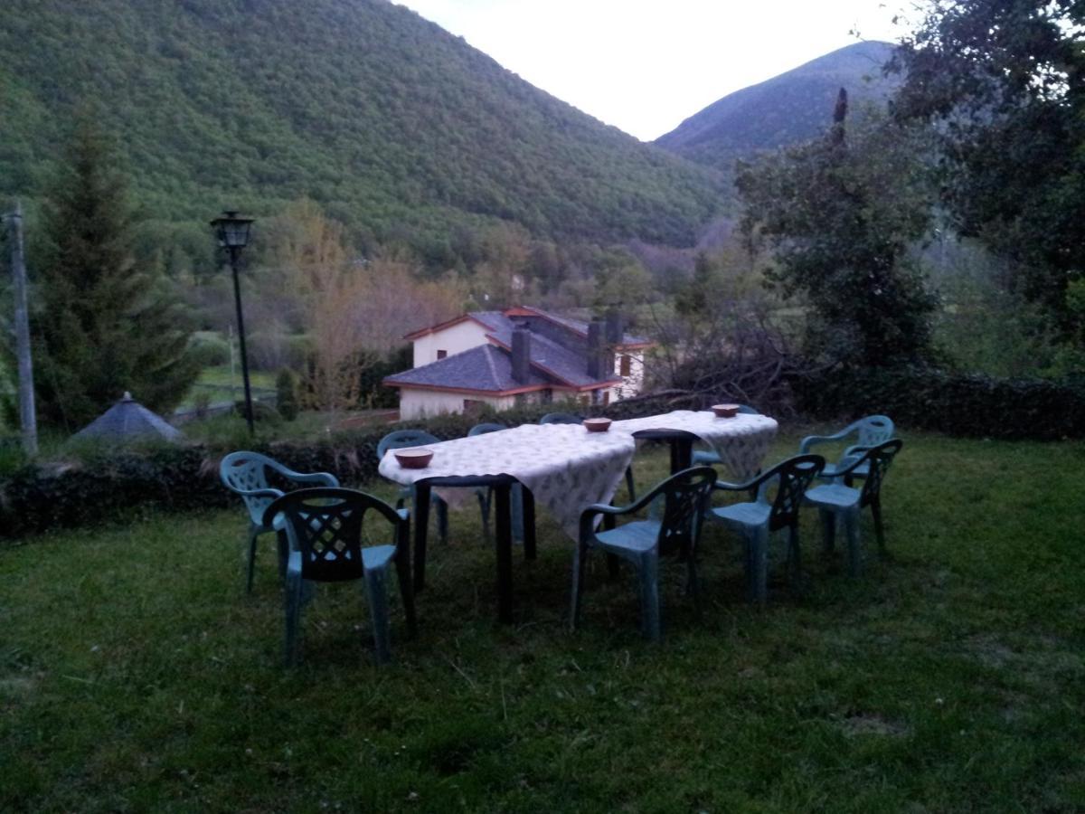 Hotel Rural El Urogallo Murias de Paredes Kültér fotó