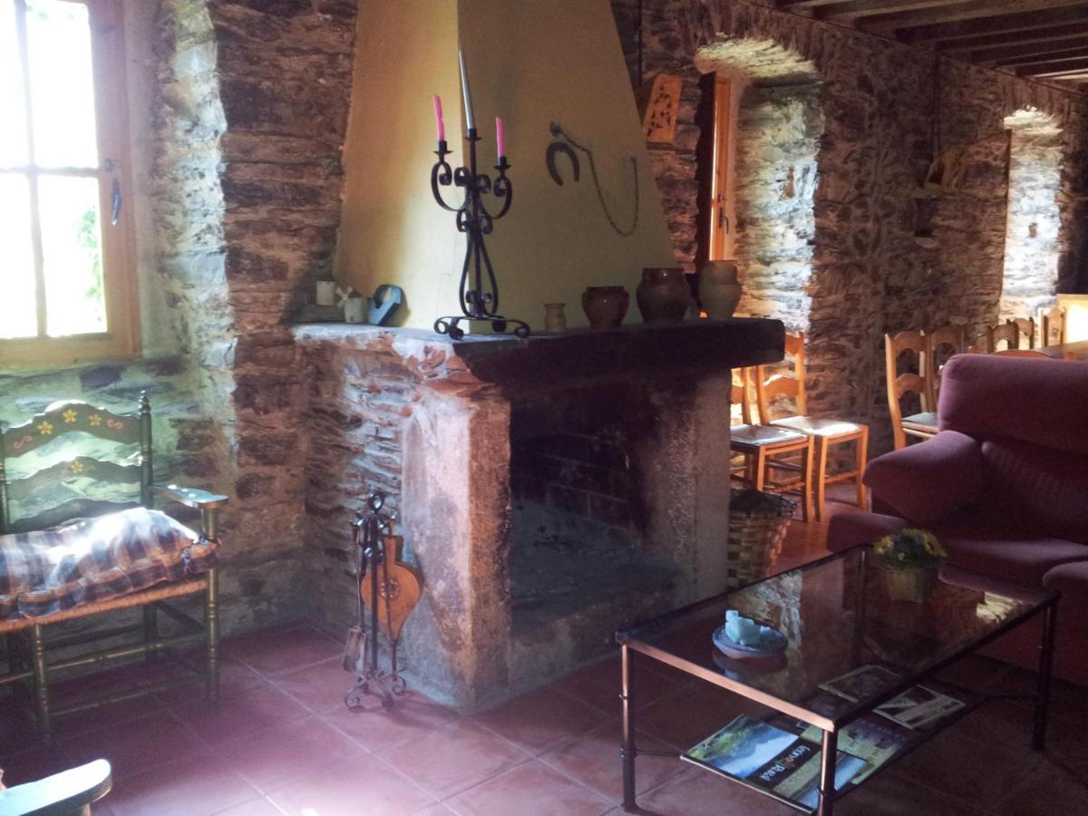 Hotel Rural El Urogallo Murias de Paredes Kültér fotó