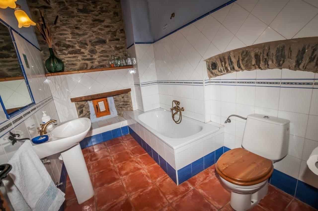 Hotel Rural El Urogallo Murias de Paredes Kültér fotó